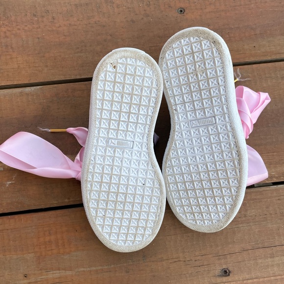 Puma Girls shoes with Ribbon Laces - Picture 5 of 6